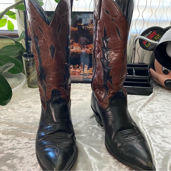 SOLD!! Vintage two tone black and brown cowboy boots - Picture 5 of 7